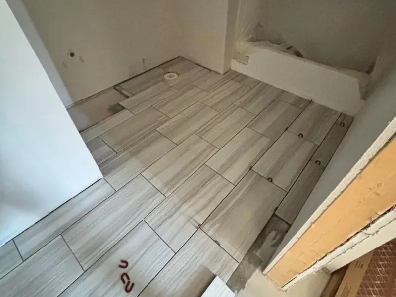Plank tile flooring by A&M Works